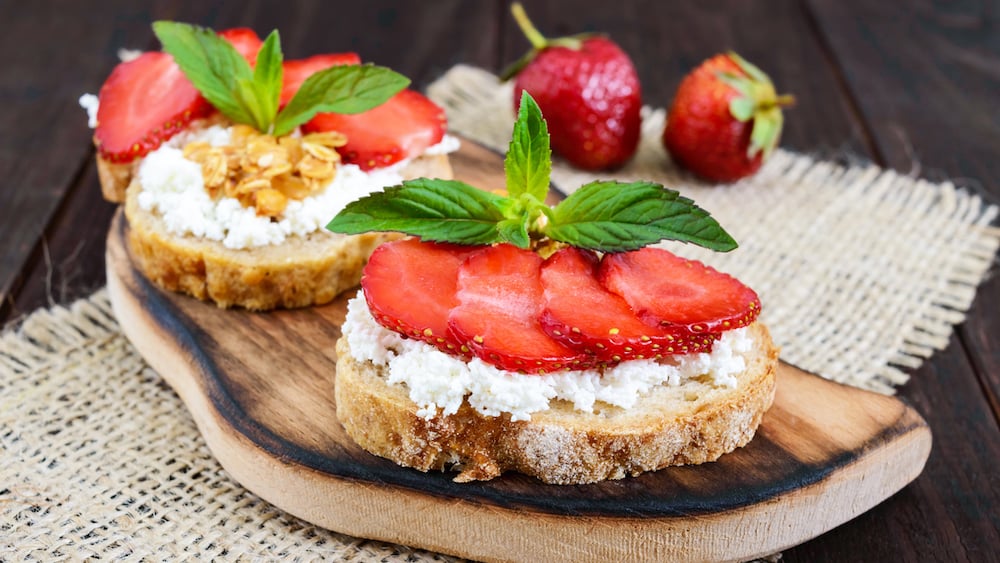 Crostini aux fraises et fromage de chèvre