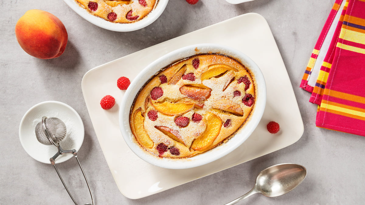 Clafoutis aux nectarines et aux framboises