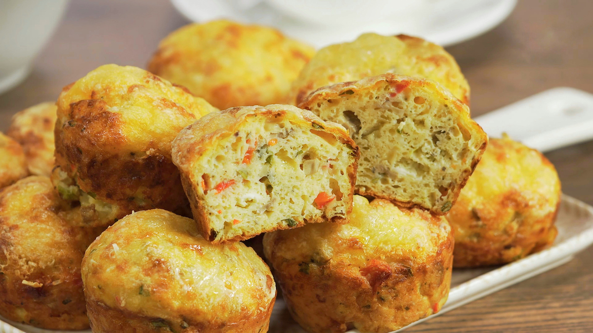 Pour un apéro de dernière minute, pensez aux muffins salés au jambon, chèvre et tomates !