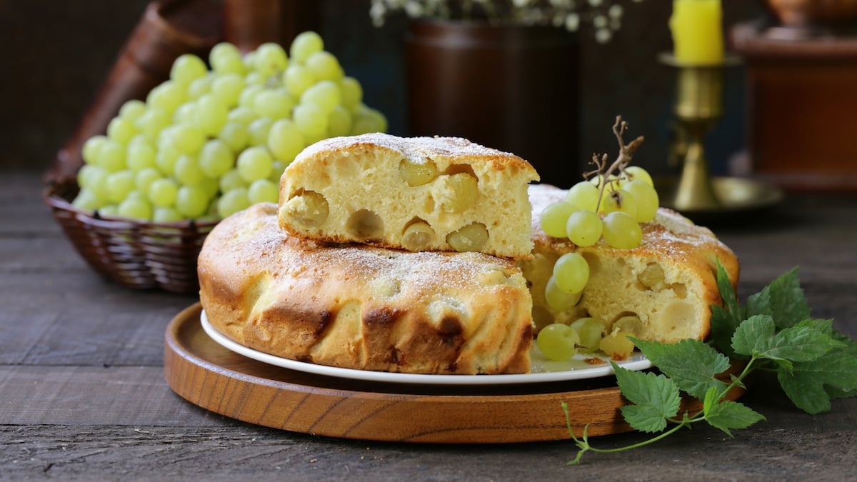 Gâteau aux raisins et aux noisettes