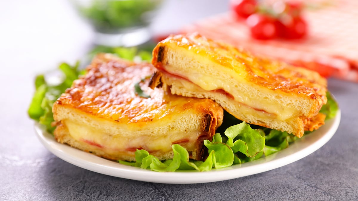 Croque monsieur with chicken and béchamel