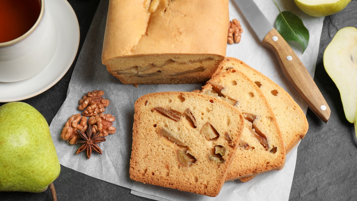 Gâteau moelleux aux poires et aux noix