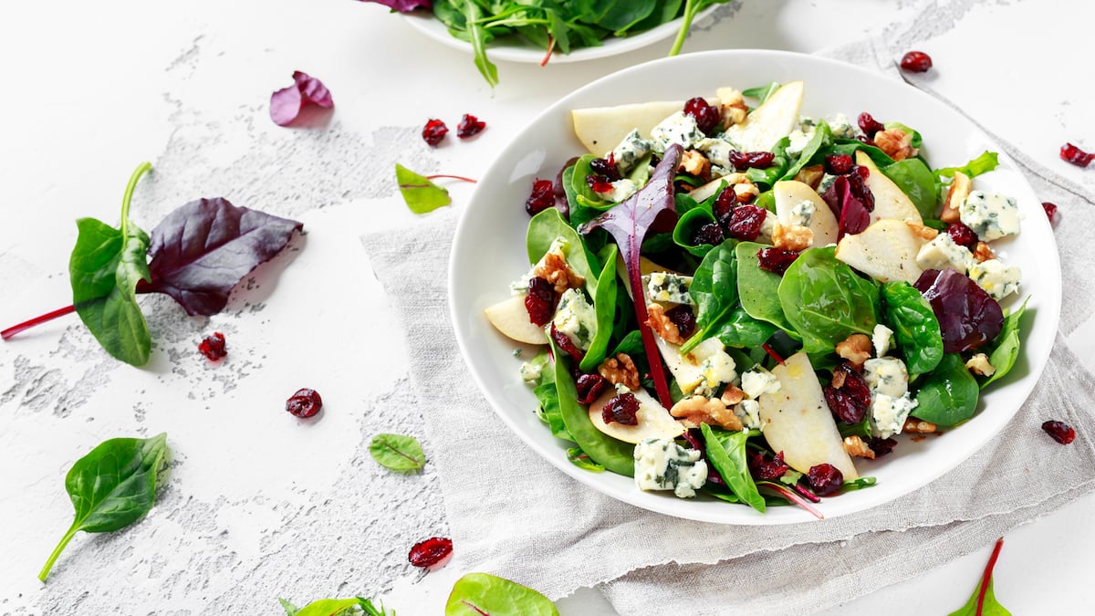 Salade d'automne aux lentilles, poires, gorgonzola et épinards