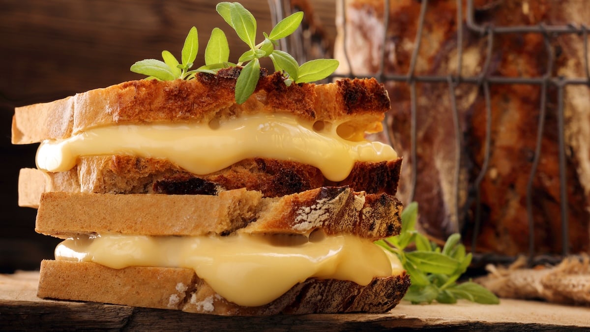 Croque-monsieur rustique à la raclette