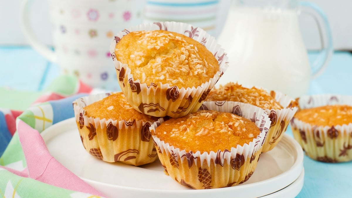 Pour le goûter, voici des muffins à la noix de coco très moelleux et super faciles à réaliser