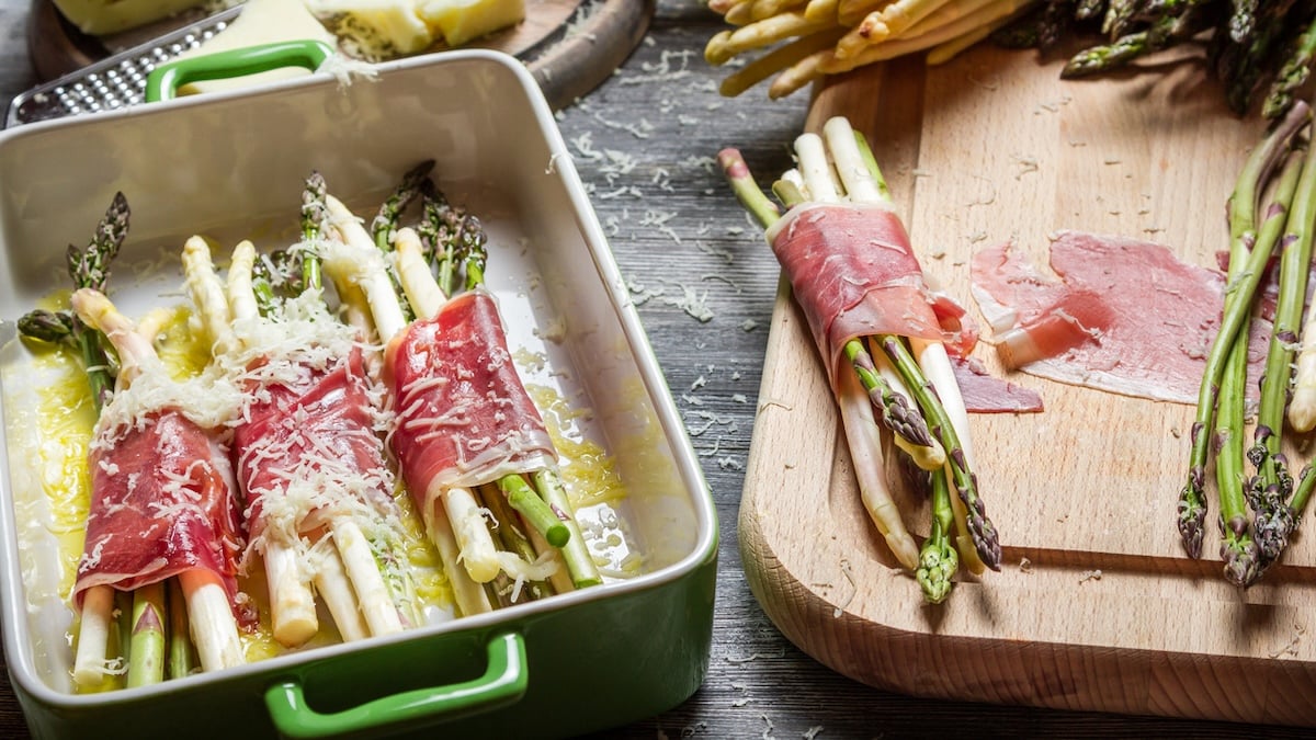 Gratin d'asperges au jambon et béchamel