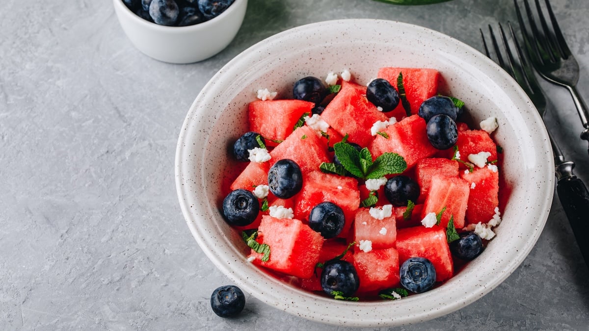 Salade sucrée à la pastèque et aux fraises