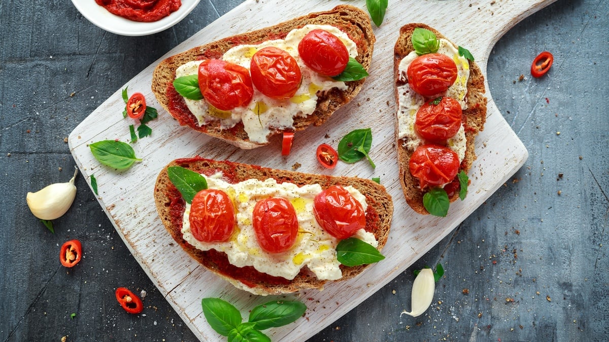 Tartine aux tomates confites