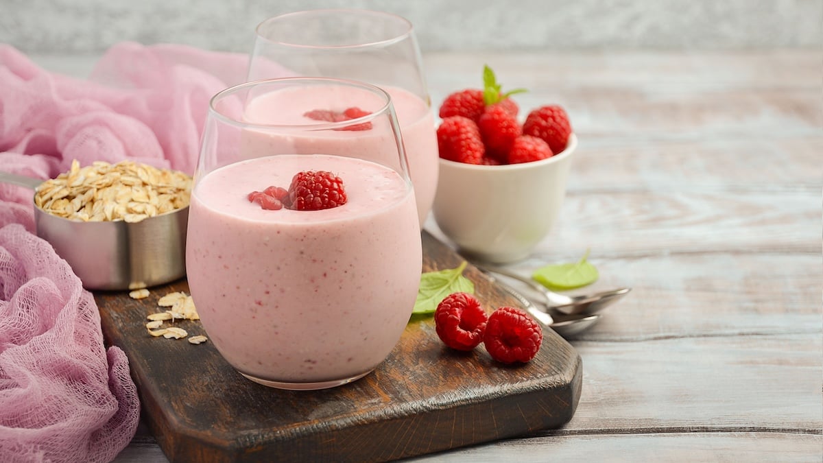 Smoothie banane framboises et flocons d'avoine
