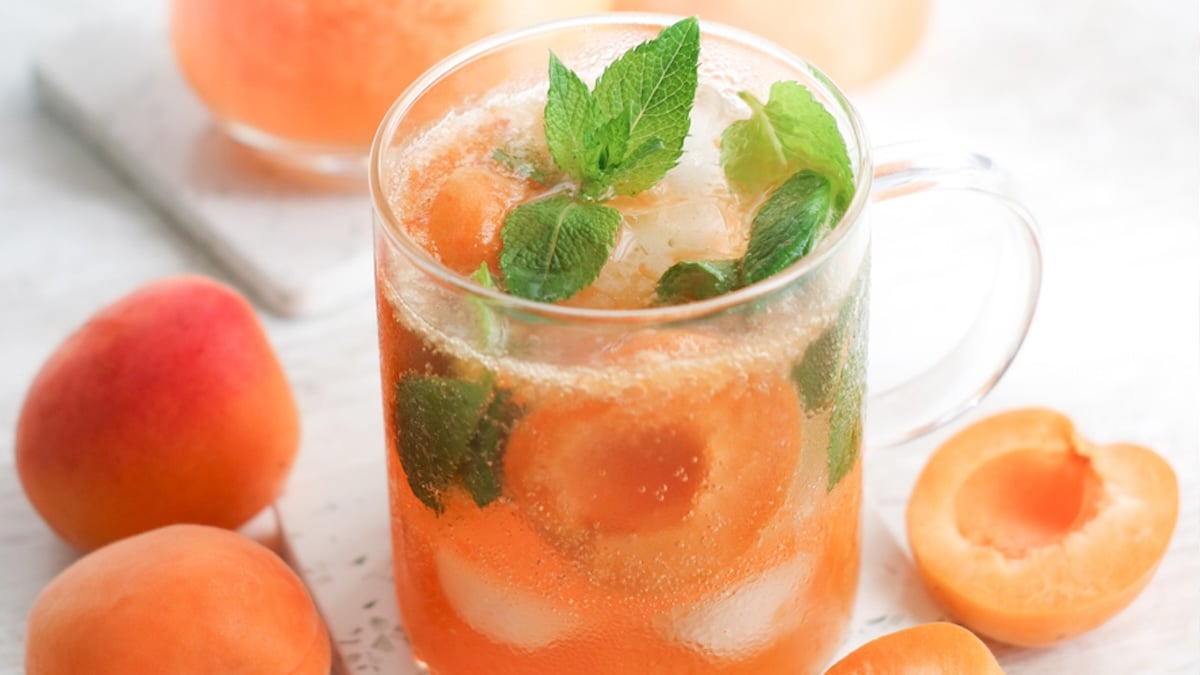 Spritz à l'abricot et romarin