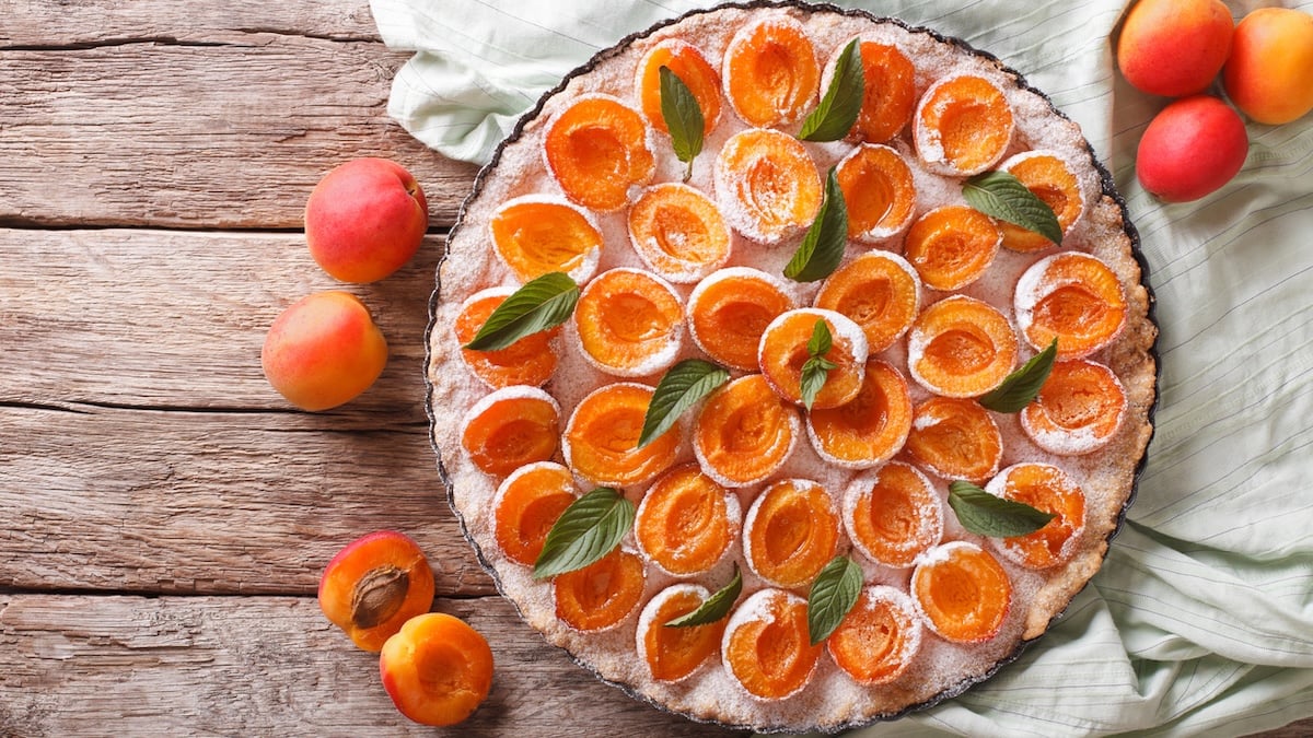 Tarte fine aux abricots et amandes