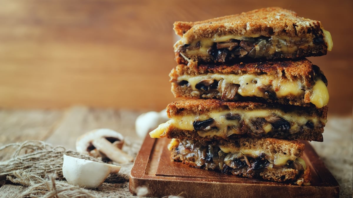 Croque-monsieur à la raclette et aux champignons