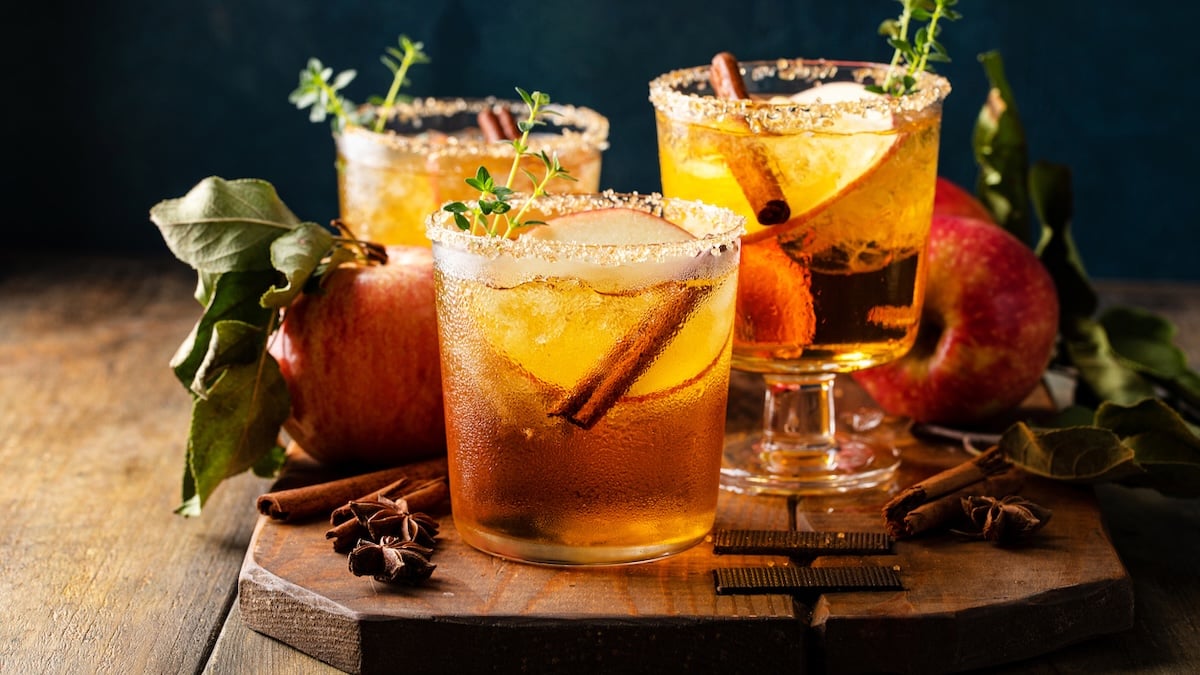 Mocktail pétillant aux pommes et cannelle