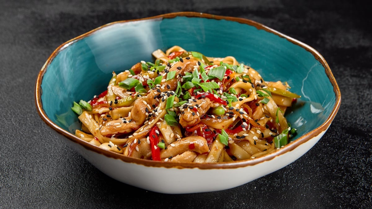 Wok de nouilles aux légumes d'automne