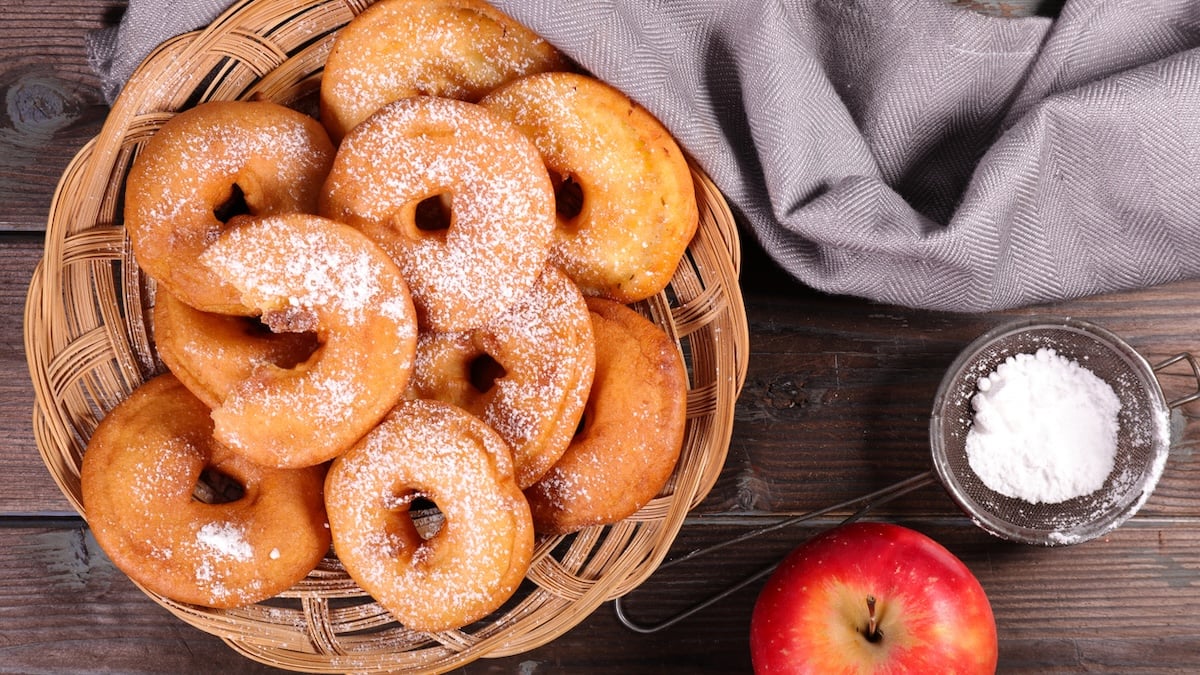 Beignets de pommes à la cannelle à l'ancienne