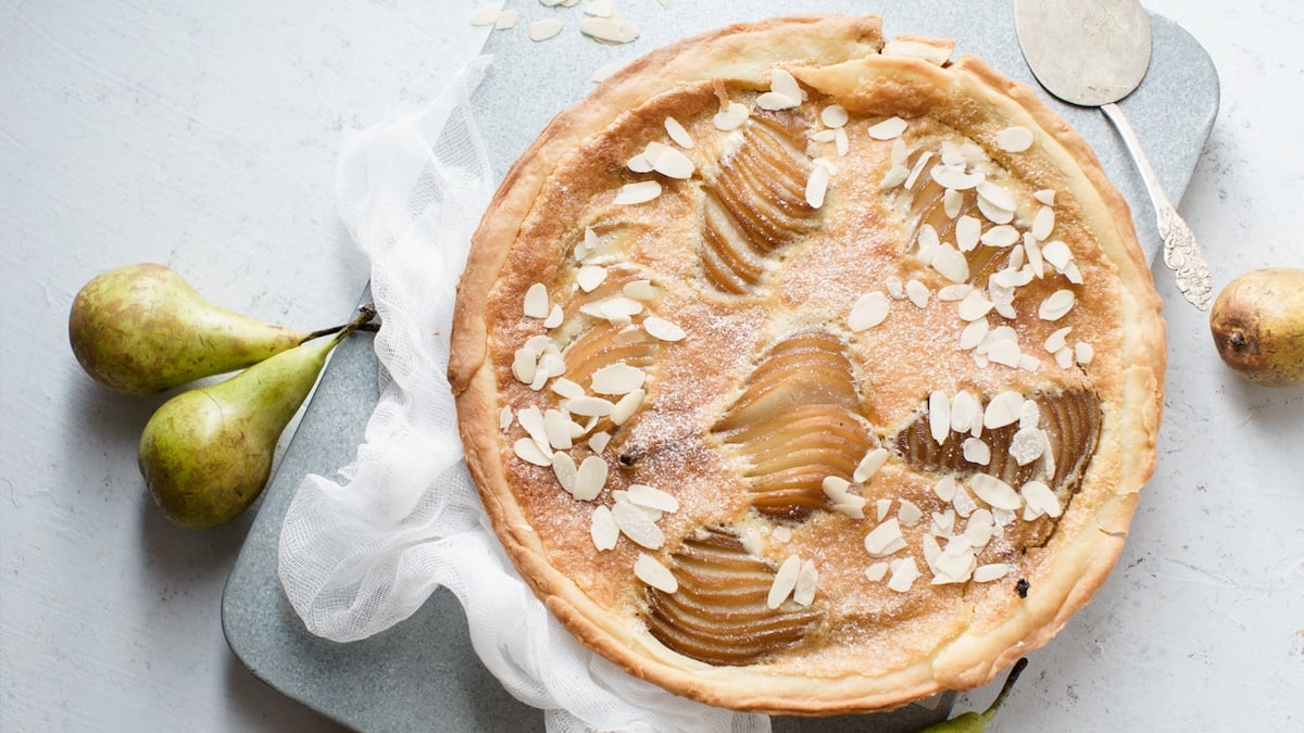 Tarte rustique aux poires, mascarpone et amandes