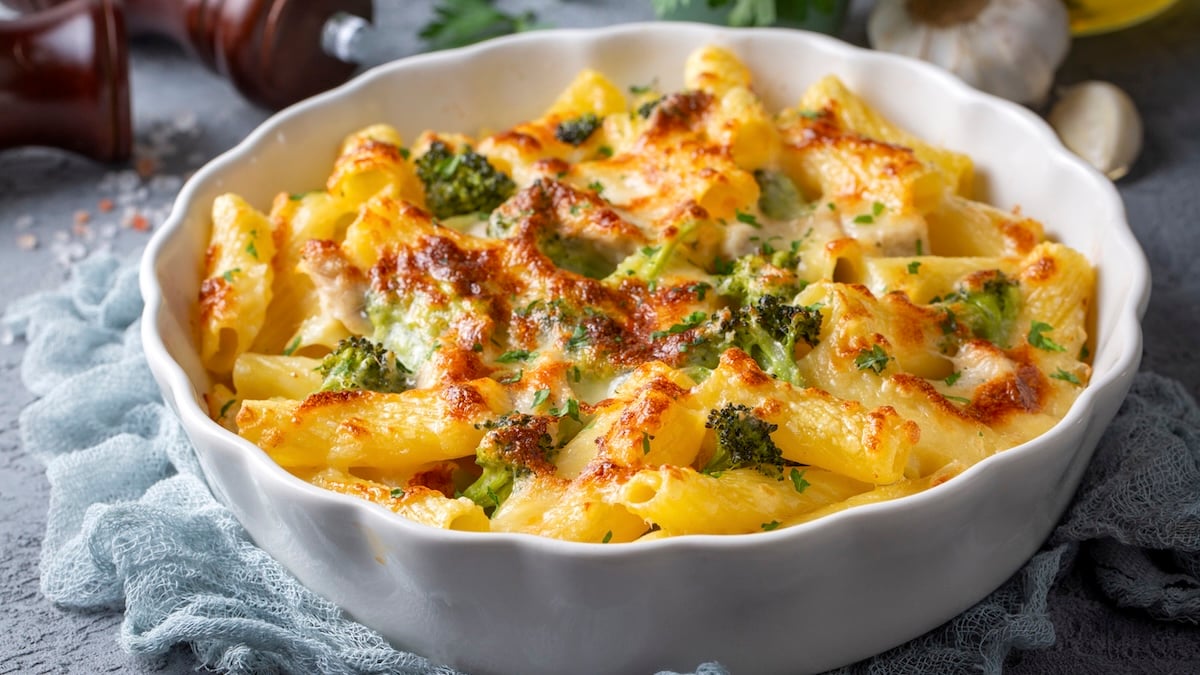 Gratin de pâtes au brocoli, cheddar et jambon