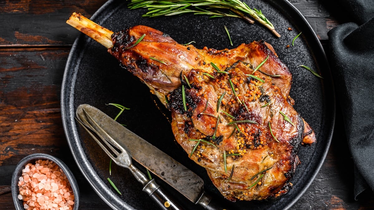 Gigot d'agneau rôti au romarin et à l'ail