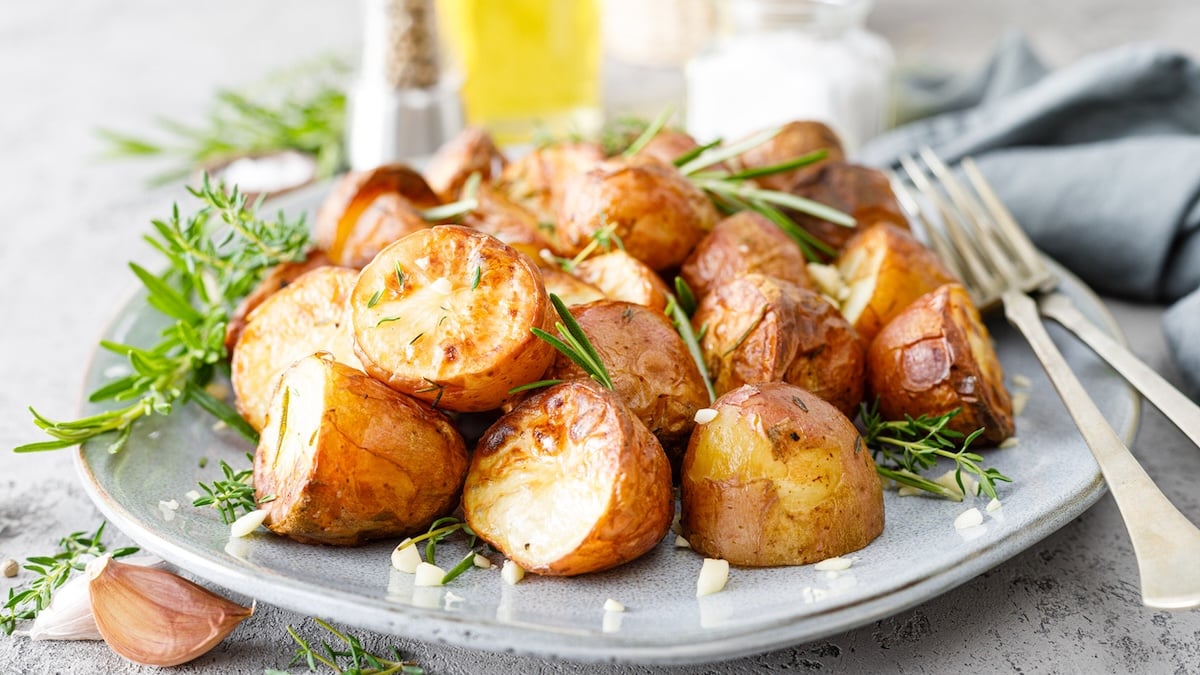 Pommes de terre rôties à la graisse de canard et à l'ail confit