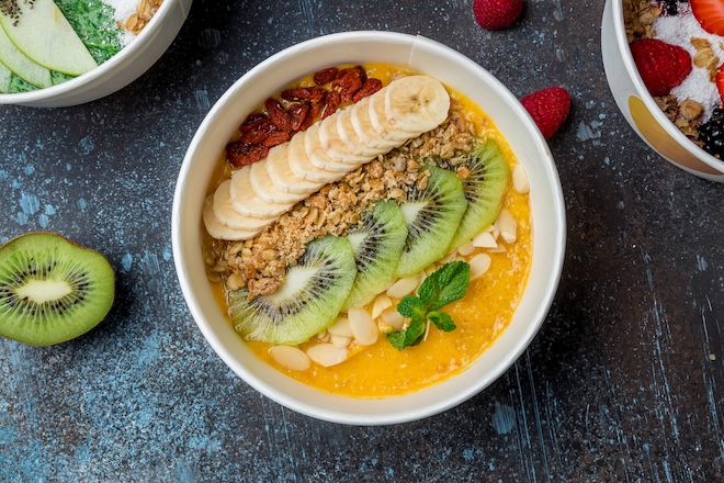 smoothie bowl tropical