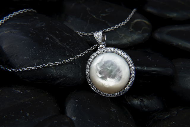 Collier avec un pendentif en or 