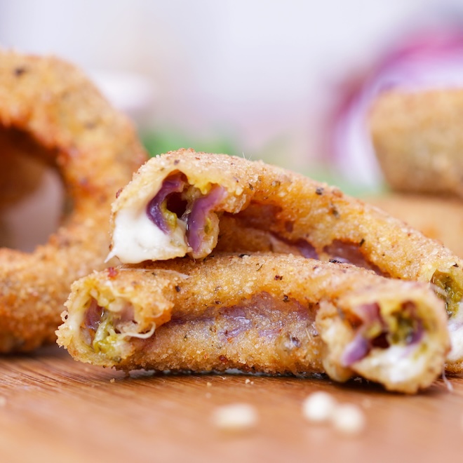 onion rings au fromage fondu et au pesto