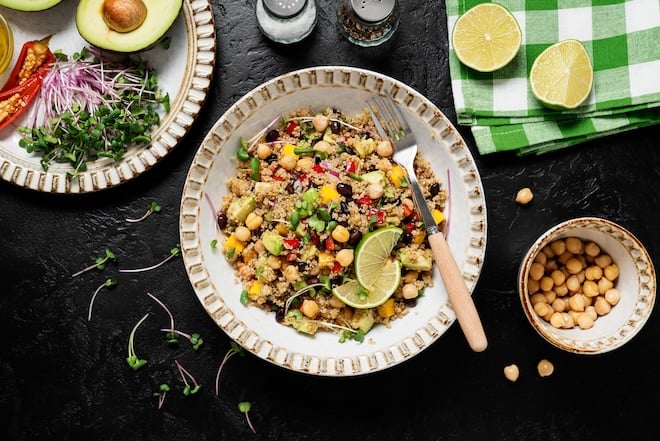 Bowl healthy aux l&eacute;gumes grill&eacute;s et quinoa