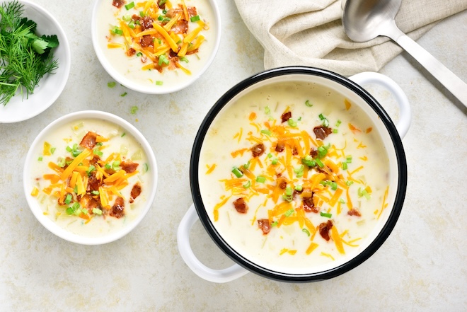 soupe cr&eacute;meuse aux pommes de terre et cheddar