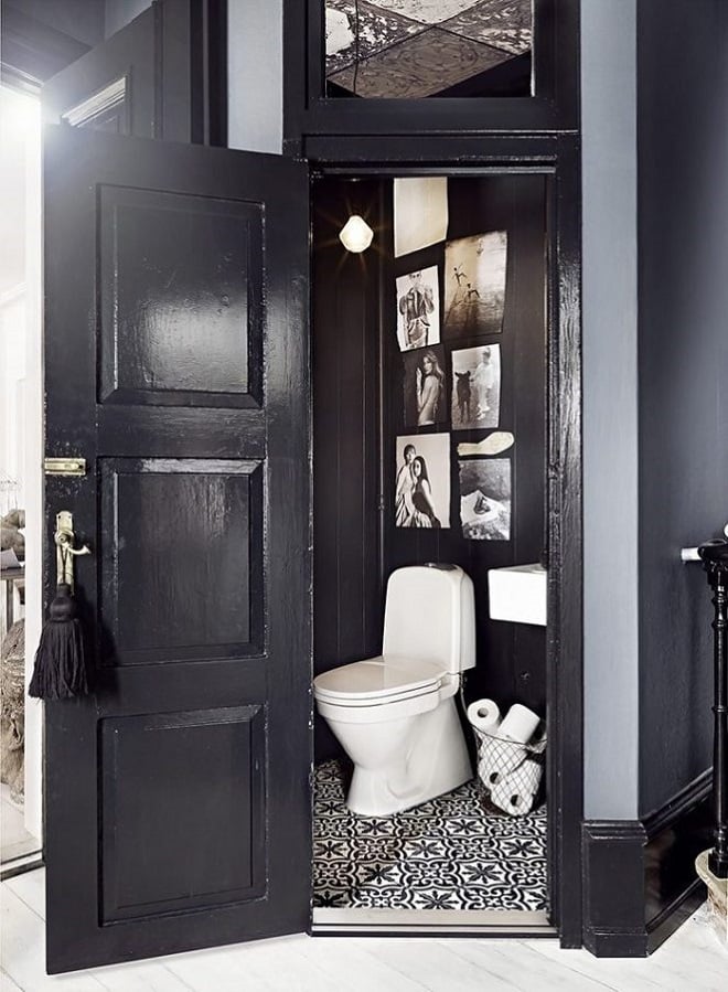 Adoptez le noir dans la salle de bains - Frenchy Fancy  Déco salle de bain  toilette, Idée déco toilettes, Toilette design