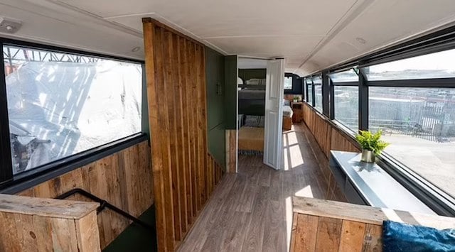 Capture d'écran montrant l'intérieur du bus