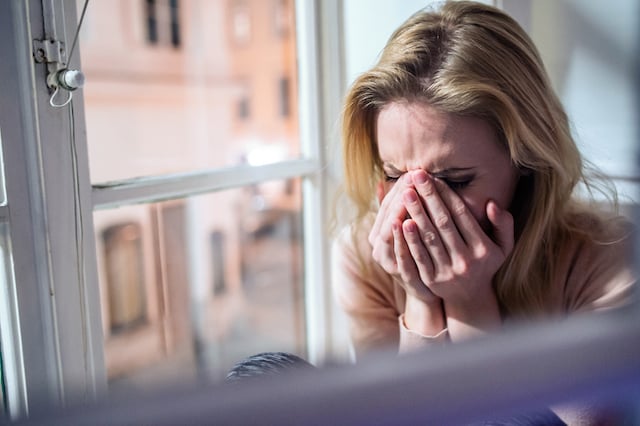 Une femme en train de pleurer