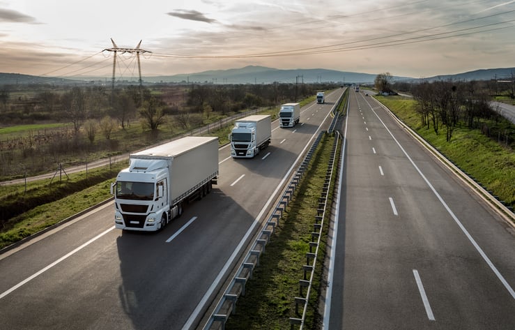 Des camions sur la route