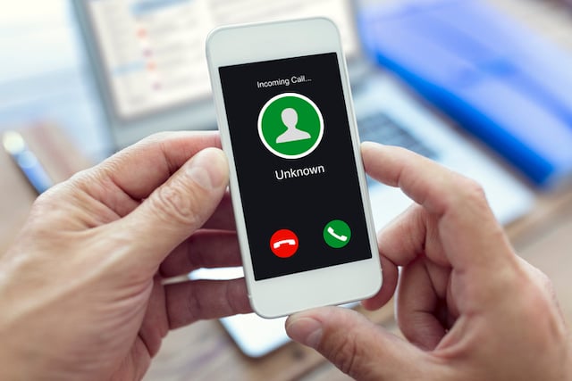 Numéro inconnu s'affichant sur un portable