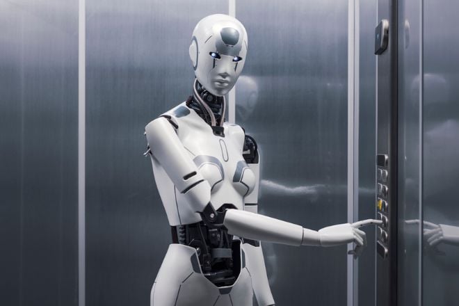 Un robot prend l'ascenceur