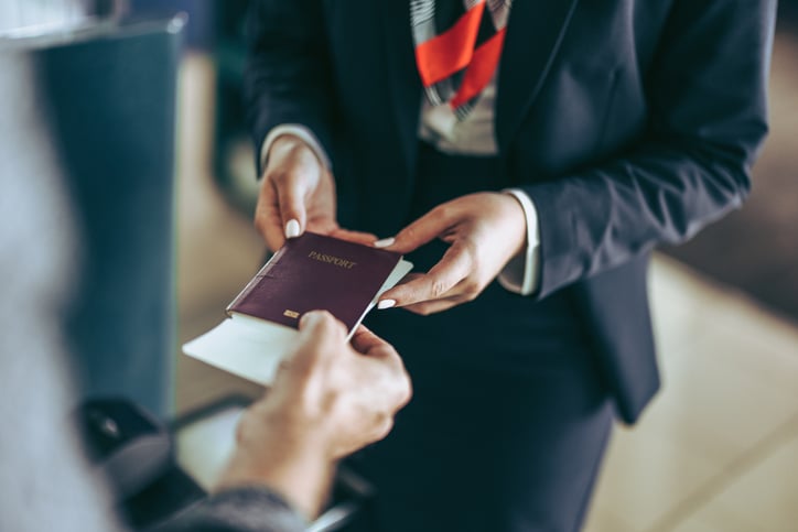 Un passeport à l'aéroport
