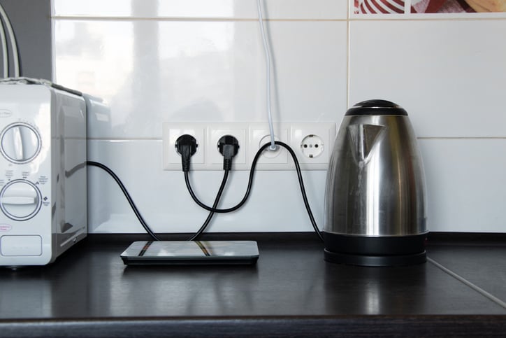 Des prises électriques en cuisine