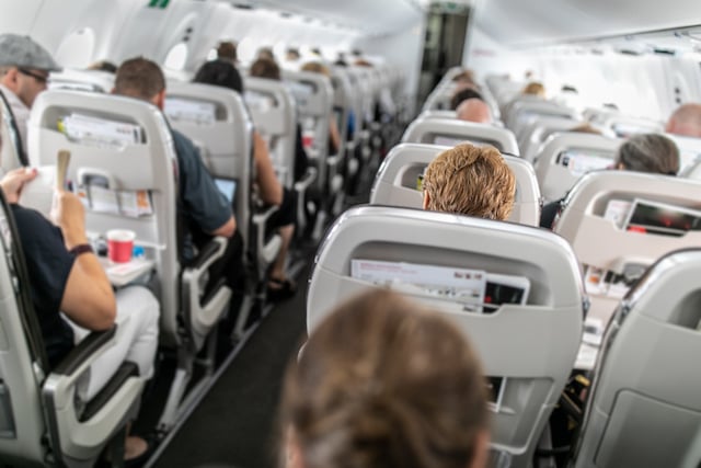 Passagers dans un avion
