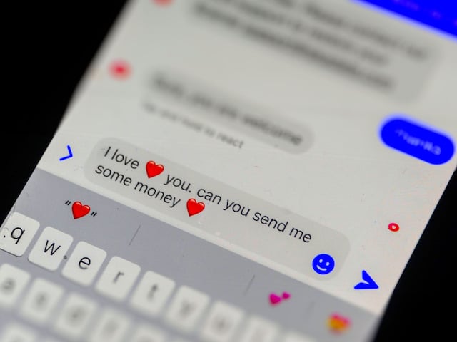 Gros plan sur une conversation par SMS