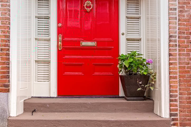 Une porte rouge