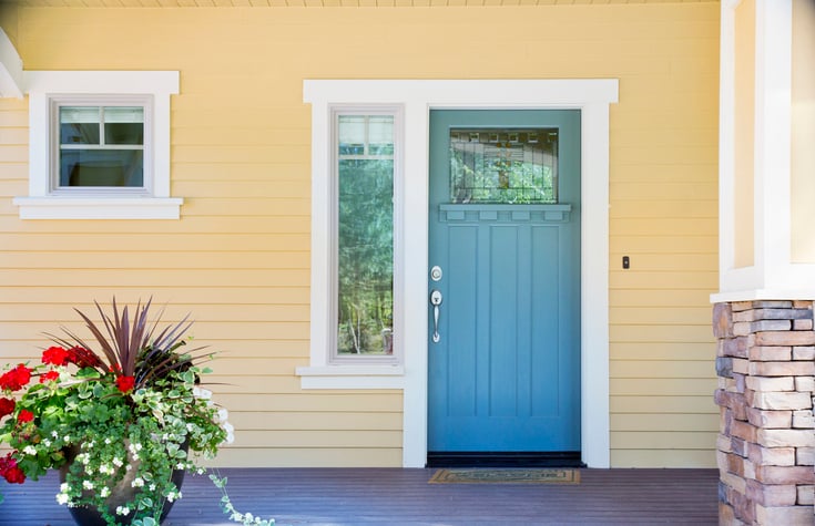 Un porte bleue