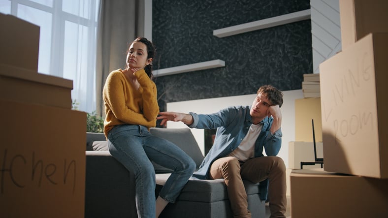 Un couple déçu par son déménagement
