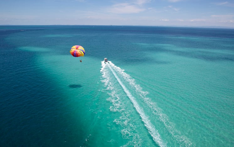 Parachute ascensionnel, au-dessus de l'eau