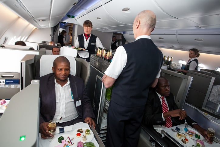 Une hôtesse et un steward de la compagnie British Airways