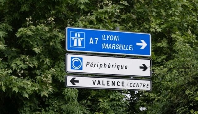 Panneau indiquant autoroute A7
