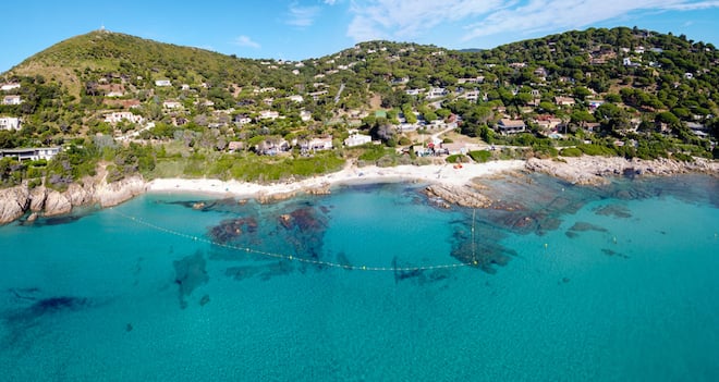 La mer Méditerranée au large de Ramatuelle
