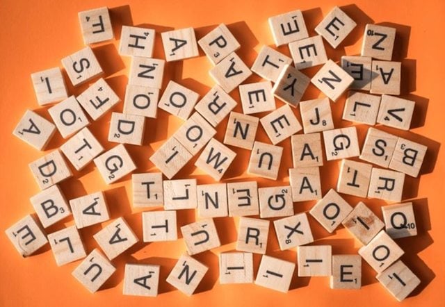 Lettres alphabétiques en bois