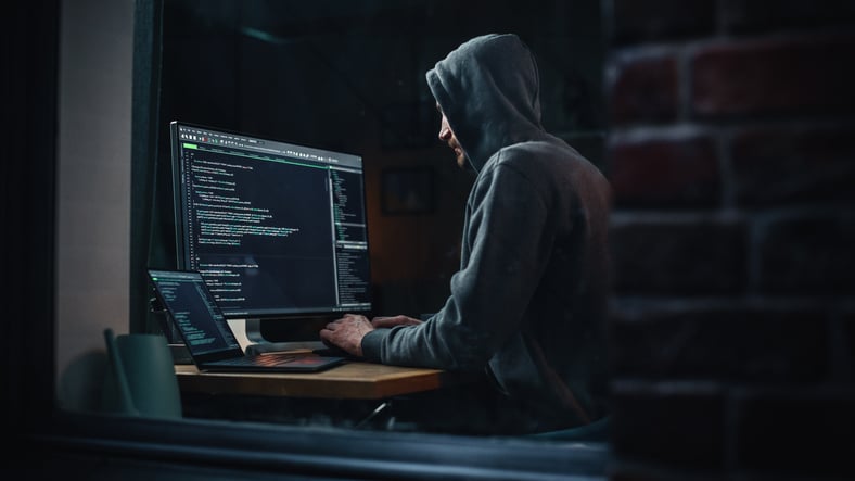 Un pirate informatique