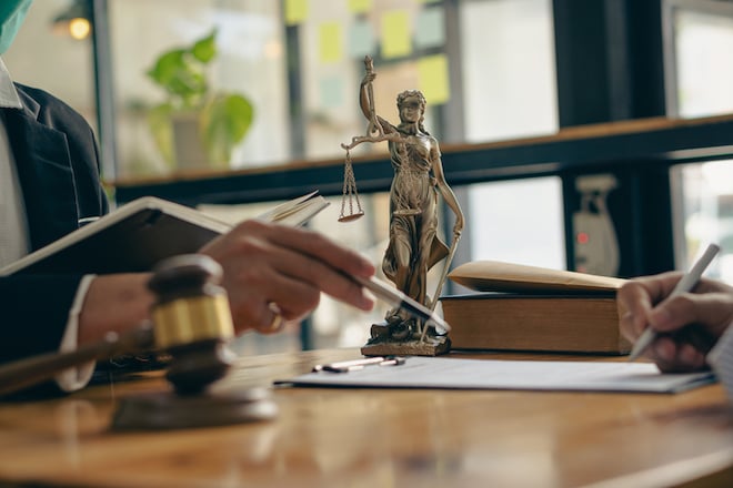 La justice en faveur des sites pornographiques