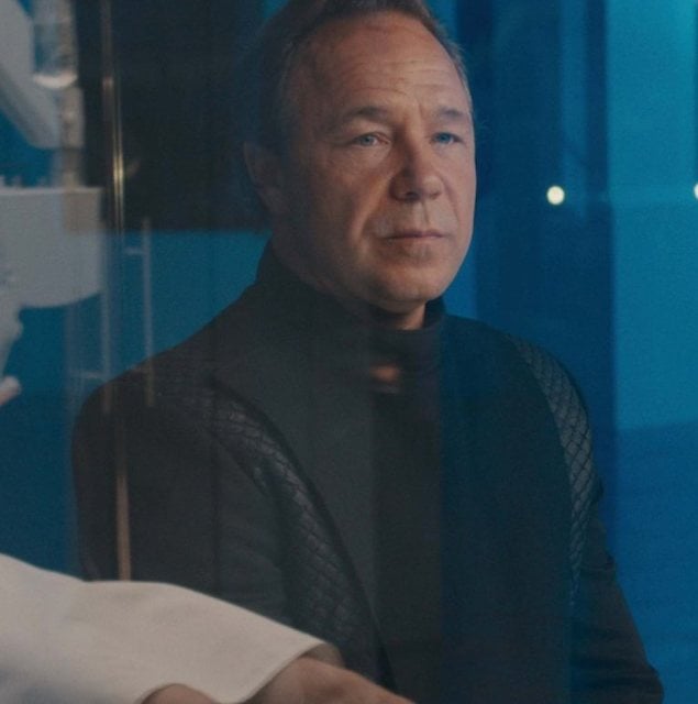 L'acteur Stephen Graham dans la série Bodies