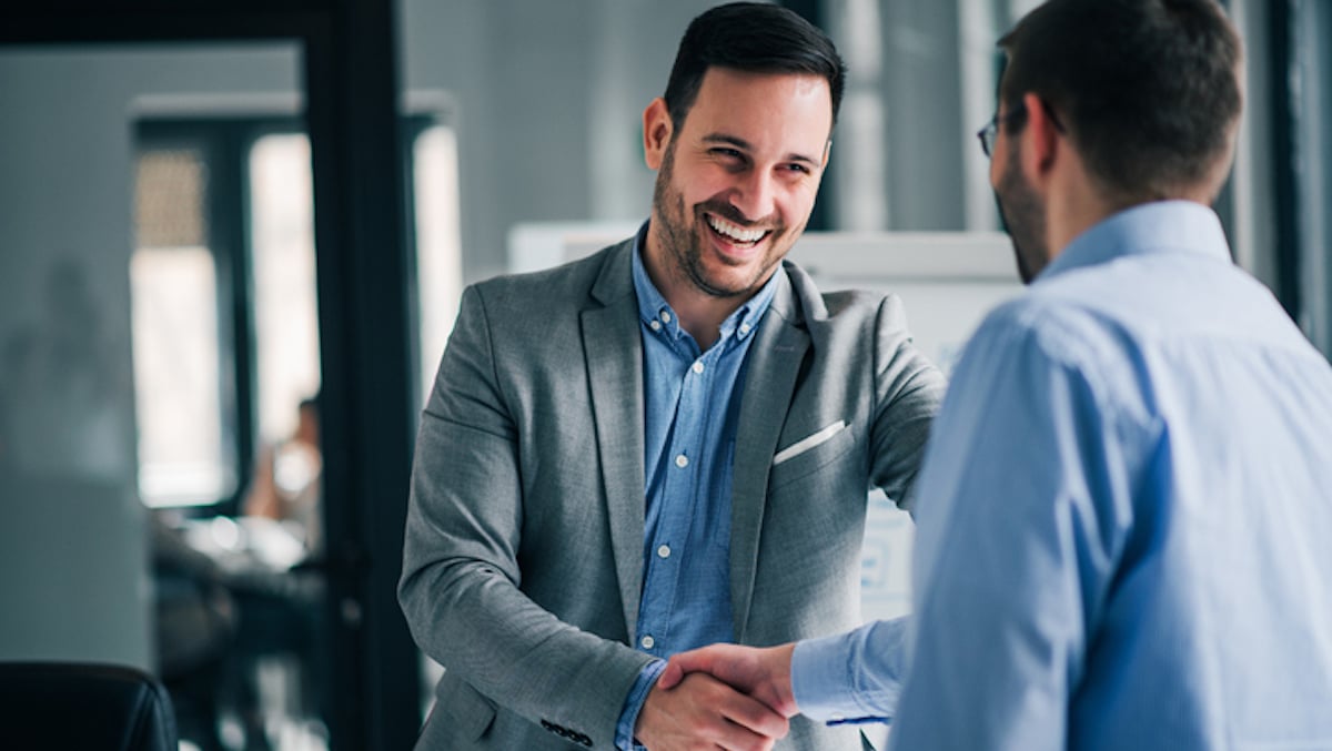Un employeur recrute un candidat